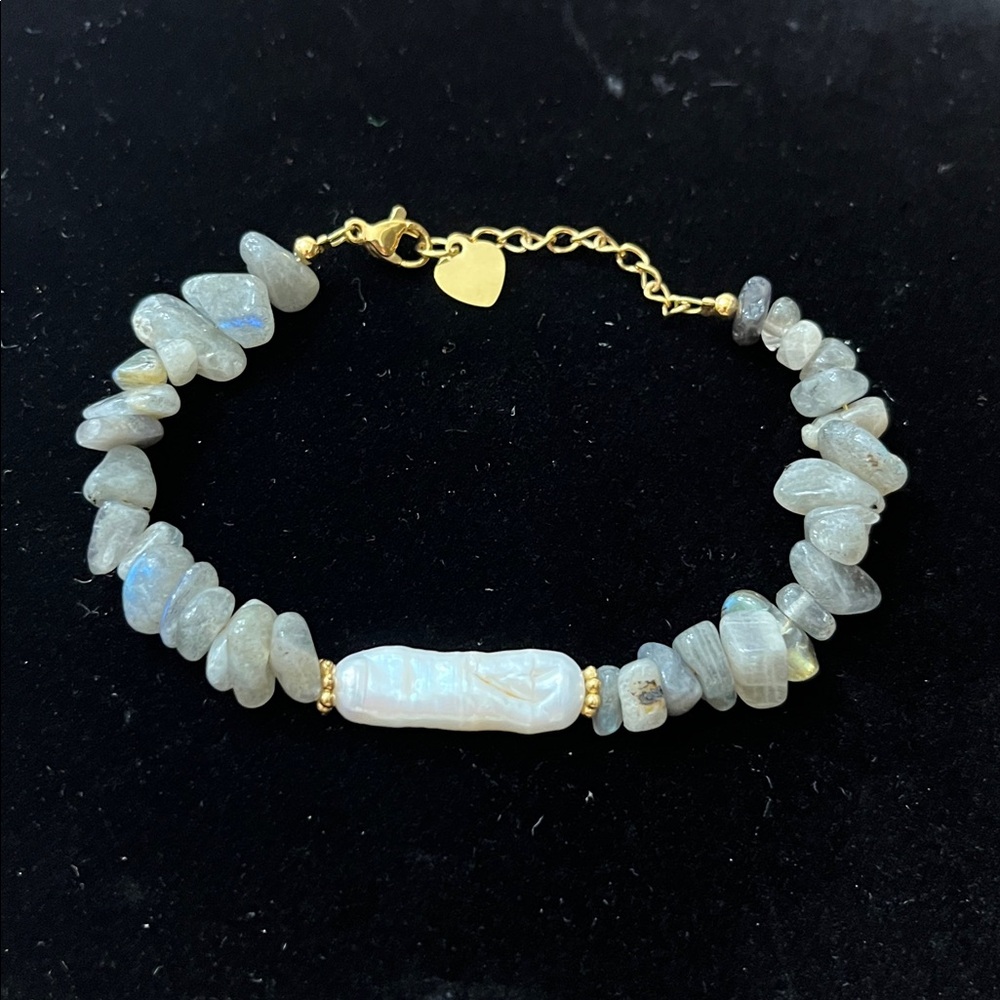 Elegant Gray and Gold Bracelet